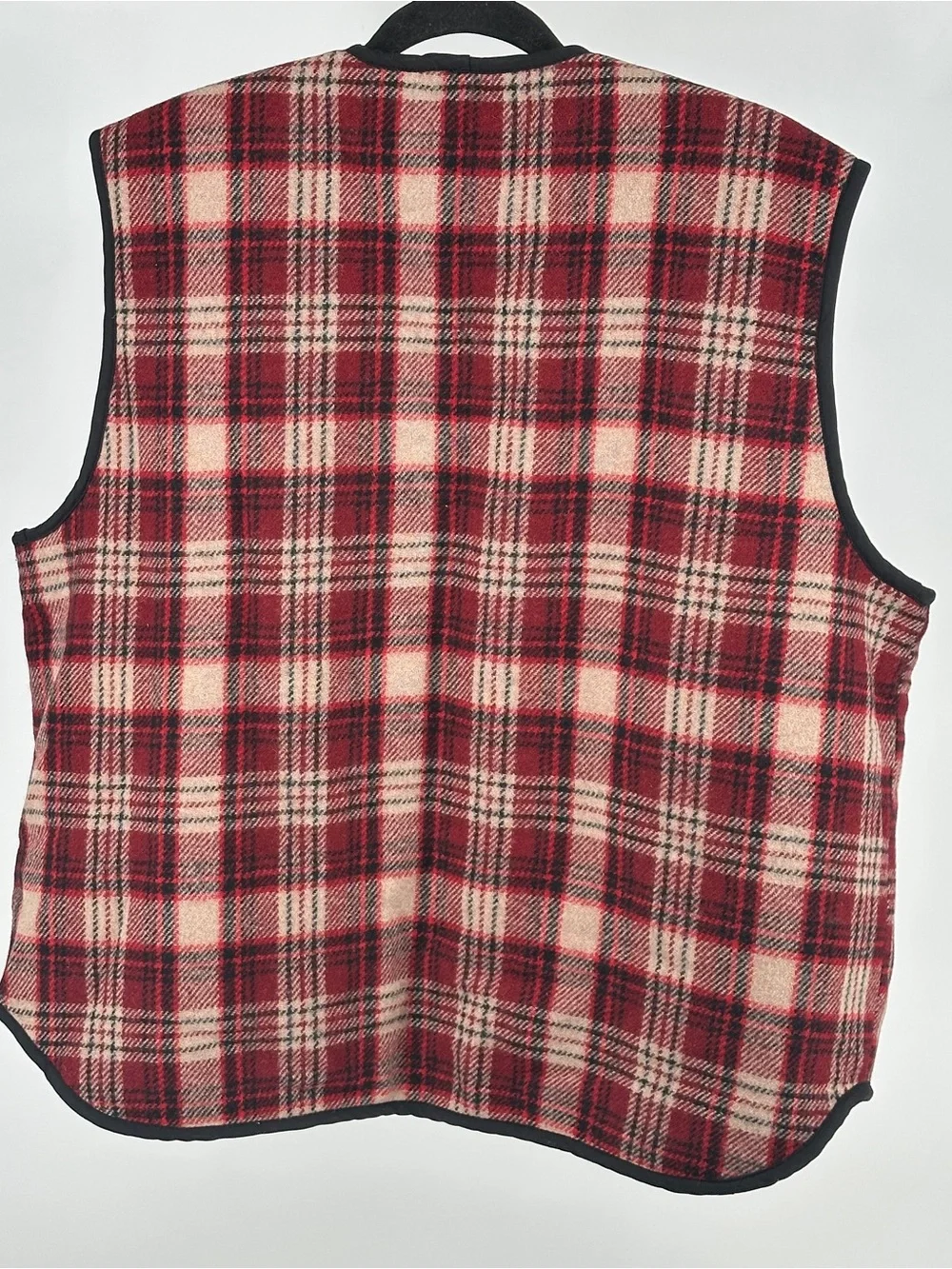 Men’s XL Woolrich Red and Cream Plaid Sherpa-Lined Zip Vest Cozy Outdoor